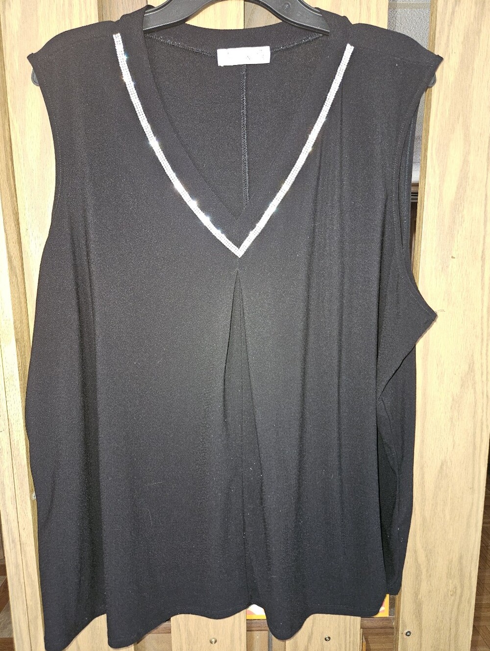89th & Madison Sz 3x Black Sleeveless V-Neck Tank with Rhinestone Trim